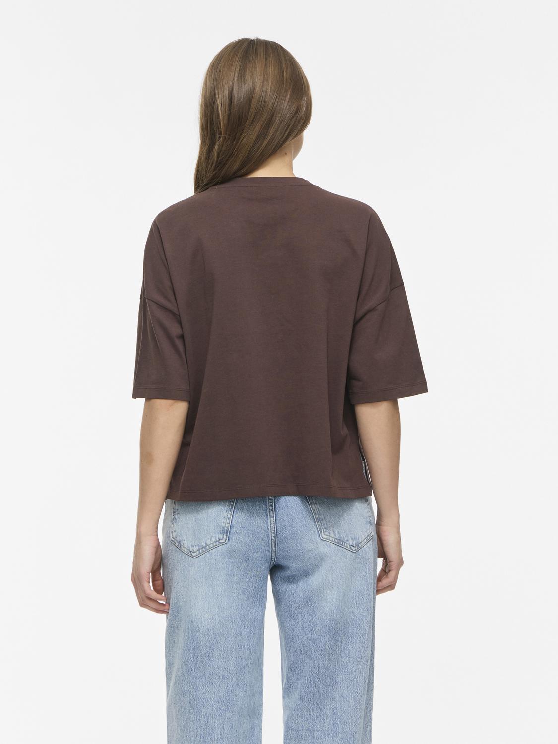 model_shot-back